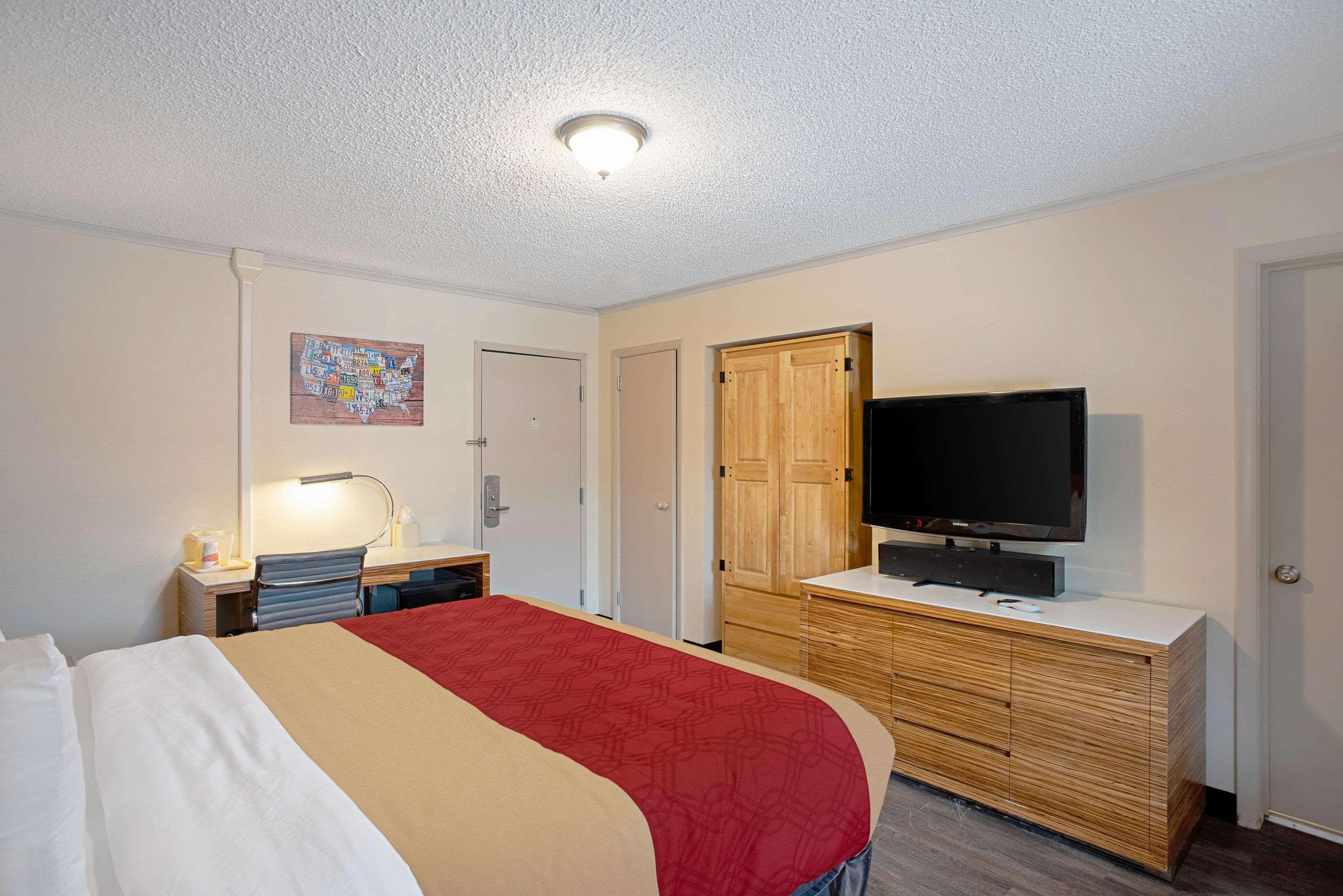 Quality Inn Frontier At Us Hwy 30 Clinton Exterior photo