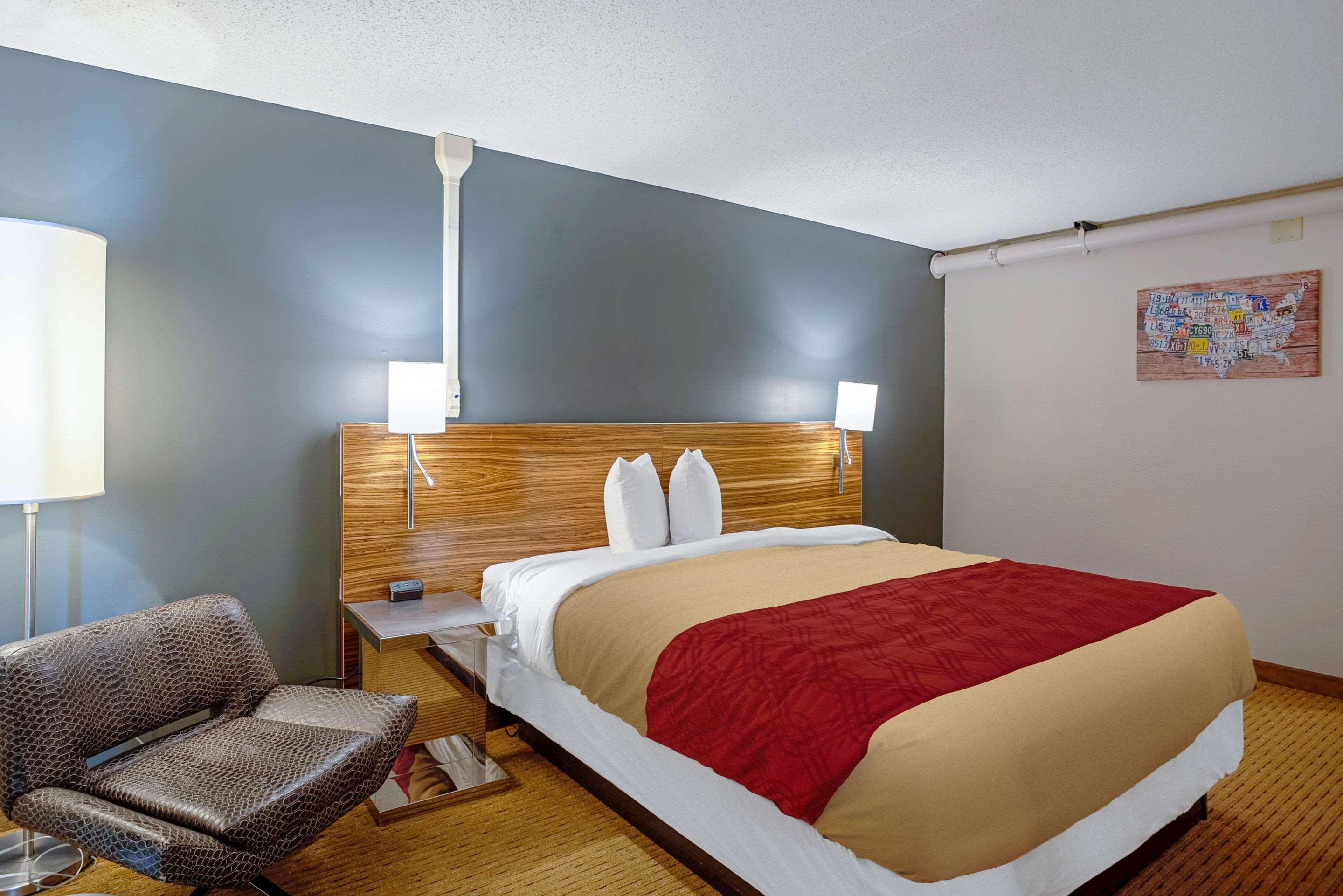 Quality Inn Frontier At Us Hwy 30 Clinton Exterior photo