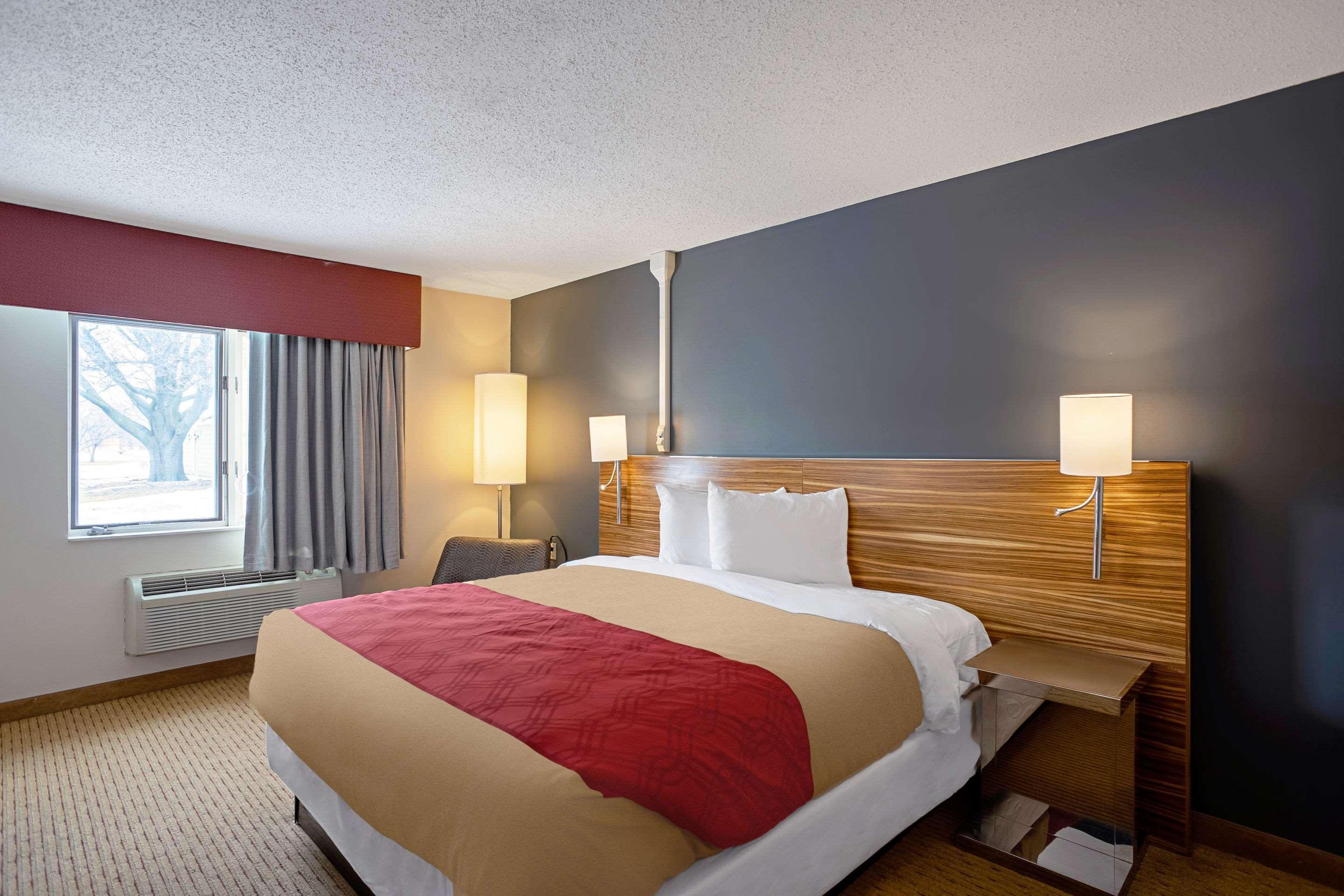 Quality Inn Frontier At Us Hwy 30 Clinton Exterior photo